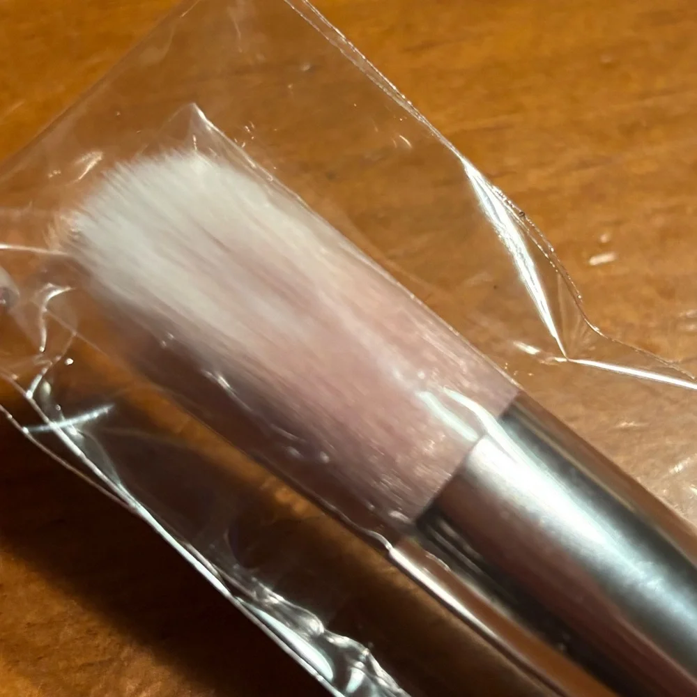 Fenty Beauty Highlighter Brush 135